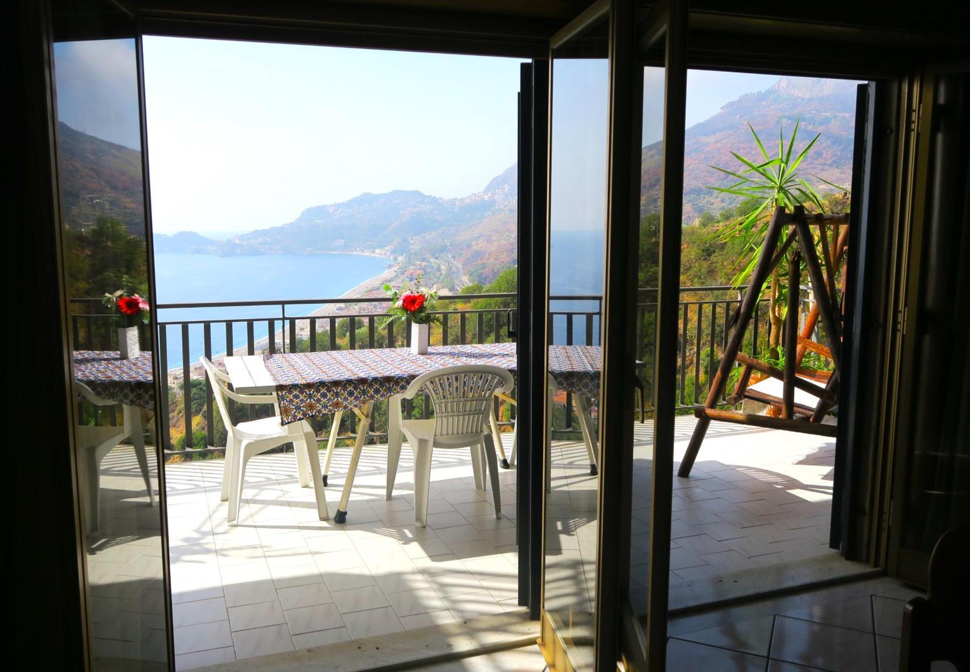 Collina Del Sole Lägenhet Letojanni Exteriör bild
